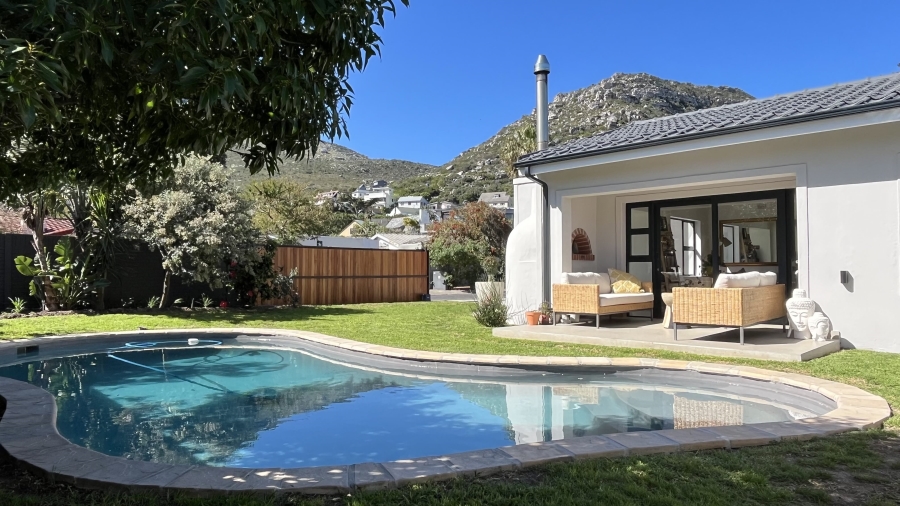 5 Bedroom Property for Sale in Clovelly Western Cape